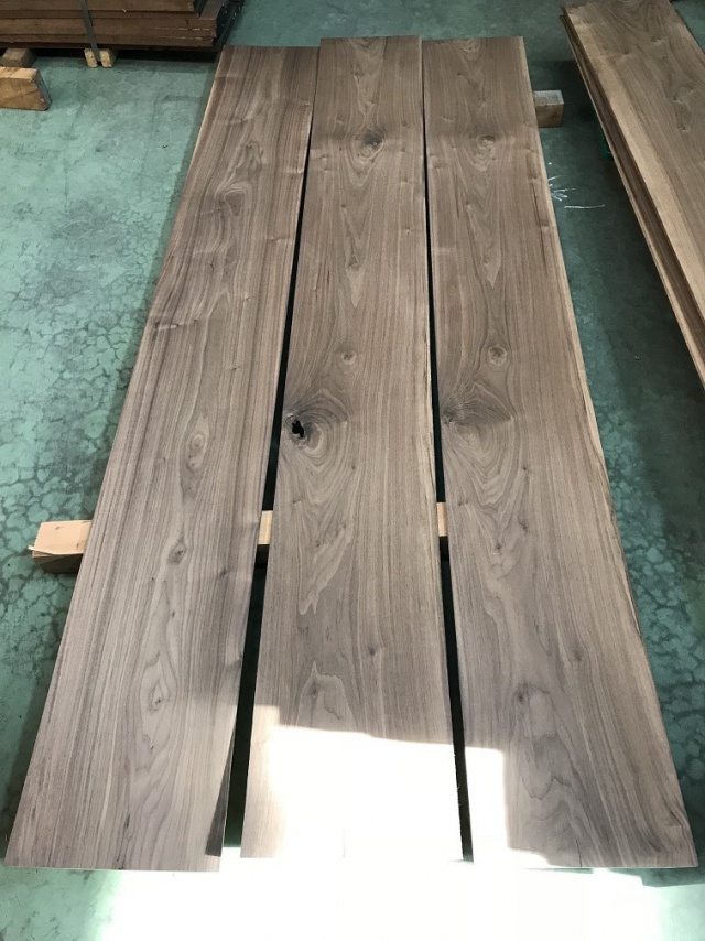 ウォールナット　無垢材