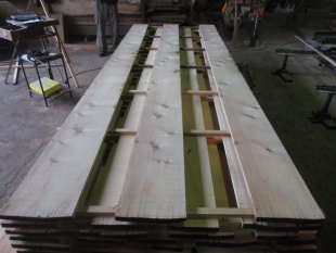 紅松（ベニマツ）　無垢材