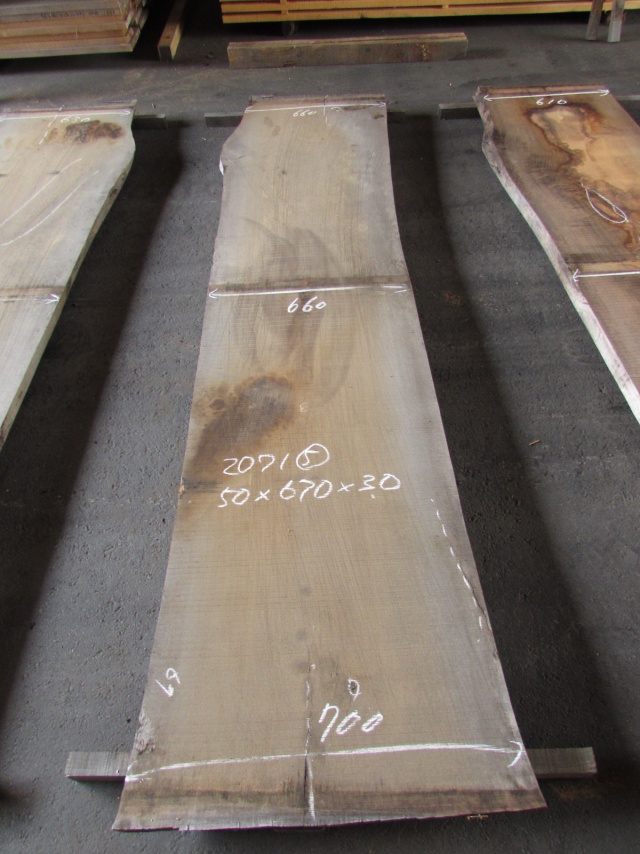 ウォールナット　一枚板