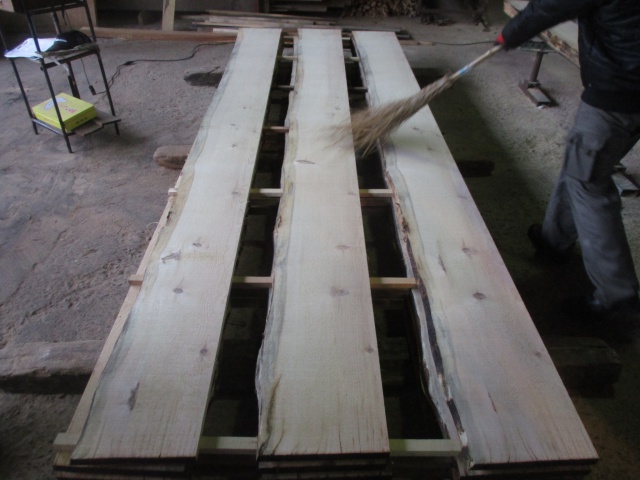 紅松（ベニマツ）　無垢材