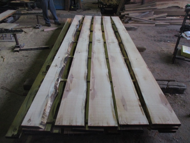 紅松（ベニマツ）　無垢材