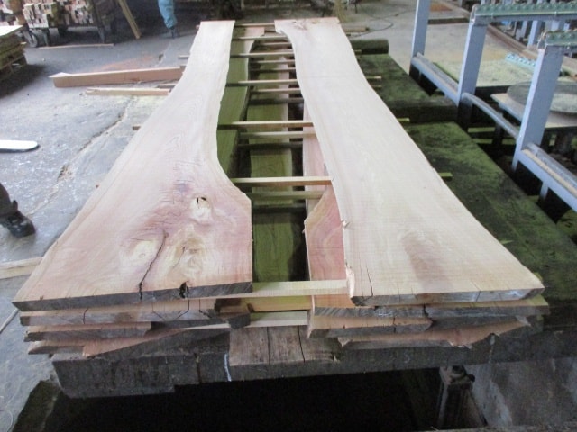 欅（ケヤキ）　無垢材