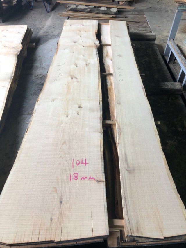 紅松（ベニマツ）　無垢材