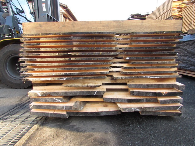 紅松（ベニマツ）　無垢材