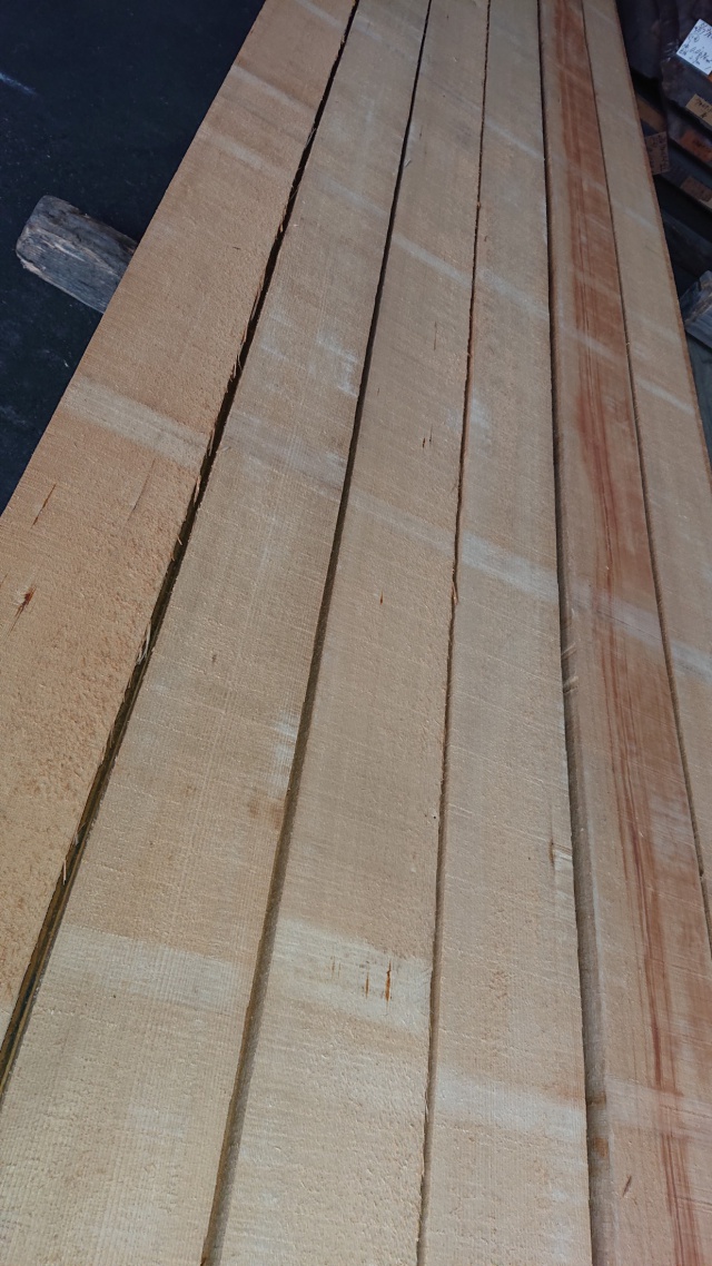 米栂（ベイツガ）　無垢材