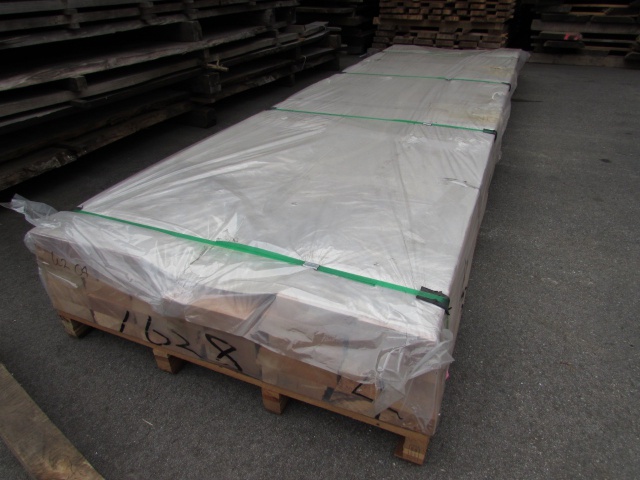 ニヤトー　無垢材