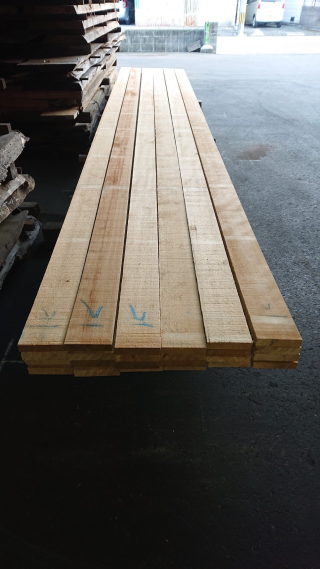 米栂（ベイツガ）　無垢材