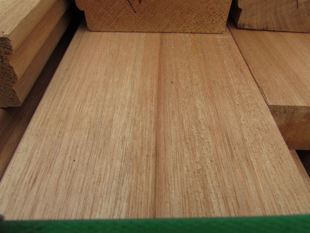 ニヤトー　無垢材