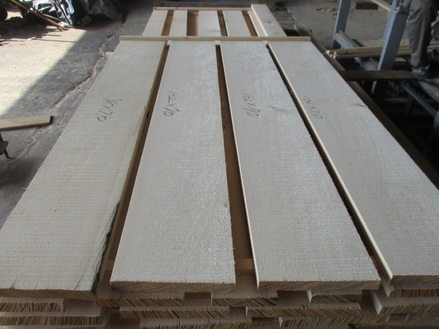 スプルース　無垢材