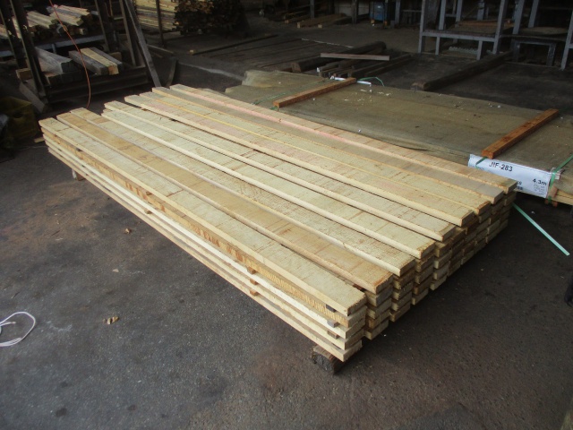 米檜葉（ベイヒバ）　無垢材