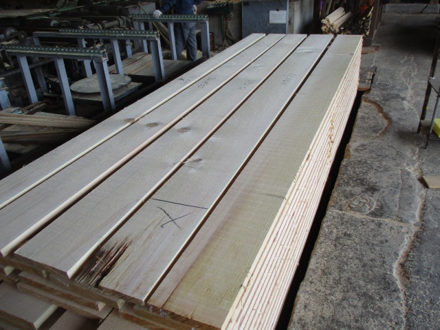 スプルース　無垢材