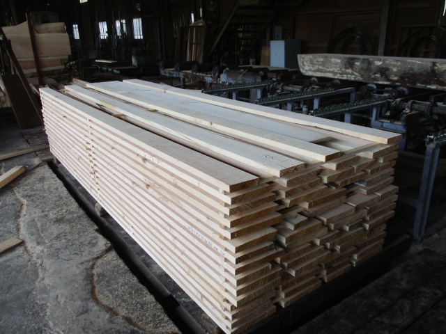 スプルース　無垢材