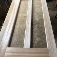 レッドセラヤ　玄関のドア用材