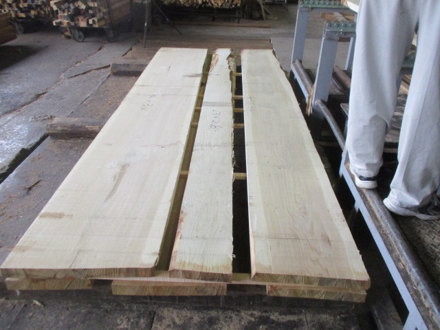 楢（ナラ）　無垢材