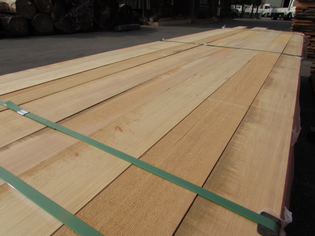 米栂（ベイツガ）　無垢材