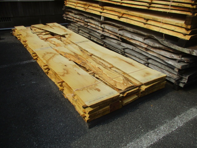 栗(クリ) 無垢材