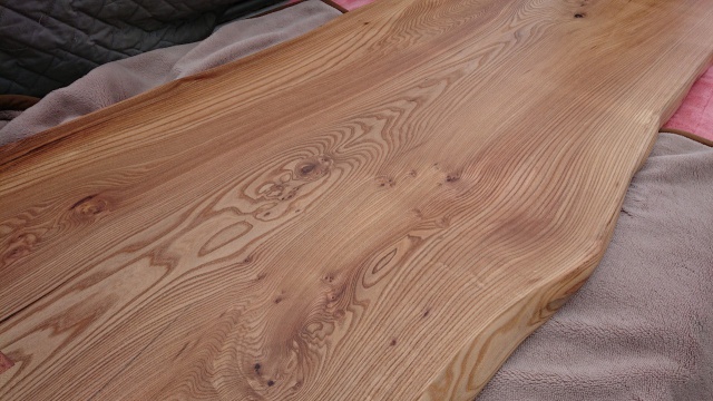 楡（ニレ）　一枚板