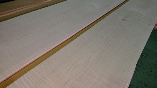 カーリーメープル　無垢材