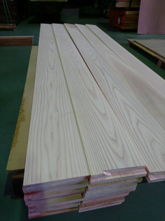 ホワイトアッシュ　無垢材