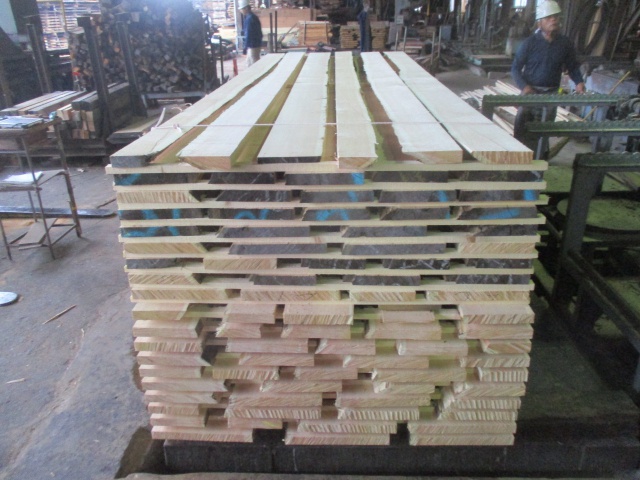 スプルース　無垢材