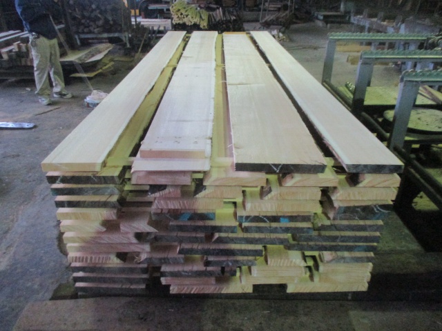 スプルース　無垢材