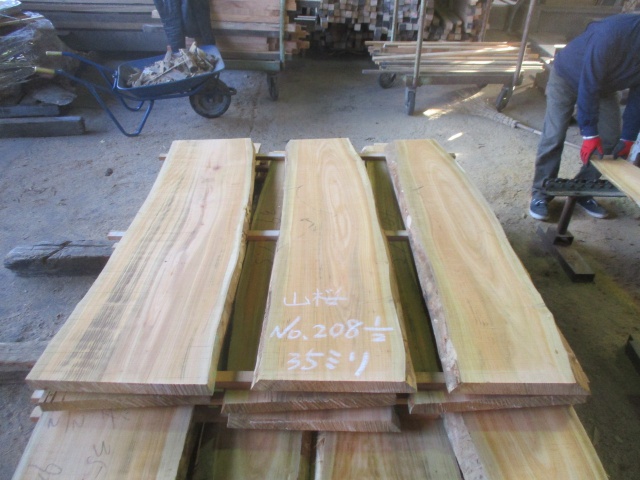 山桜（ヤマザクラ）　無垢材