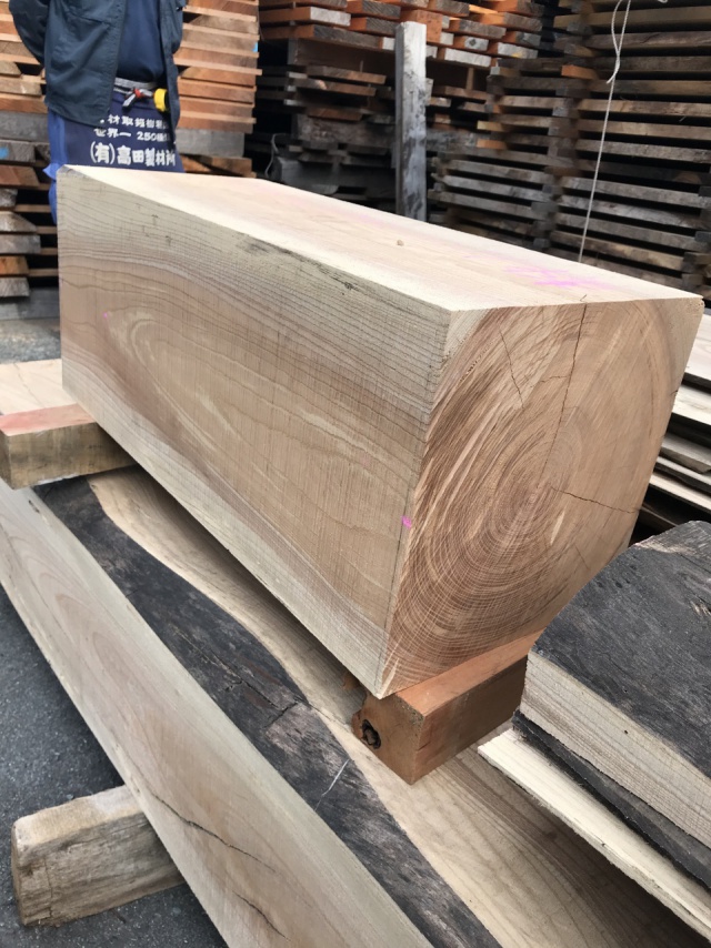 欅（ケヤキ）　無垢材