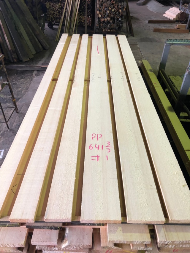 スプルース　無垢材