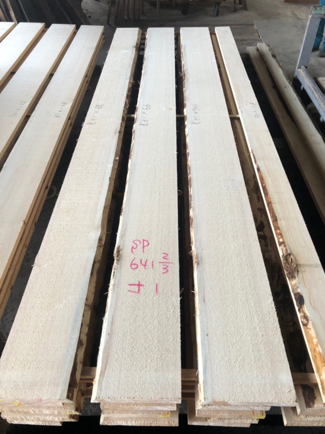 スプルース　無垢材