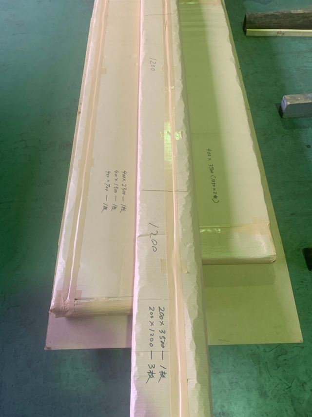 スプルース　無垢材