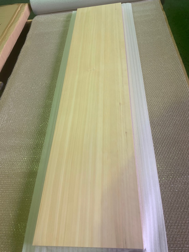 スプルース　無垢材