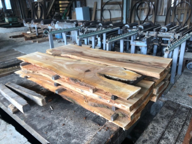 山桜（ヤマザクラ）　無垢材