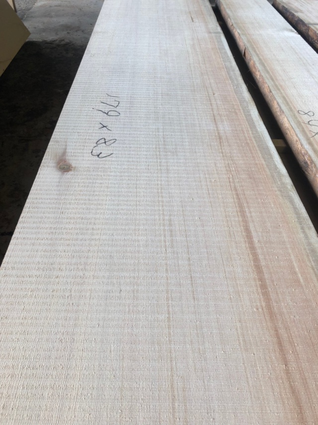 スプルース　無垢材