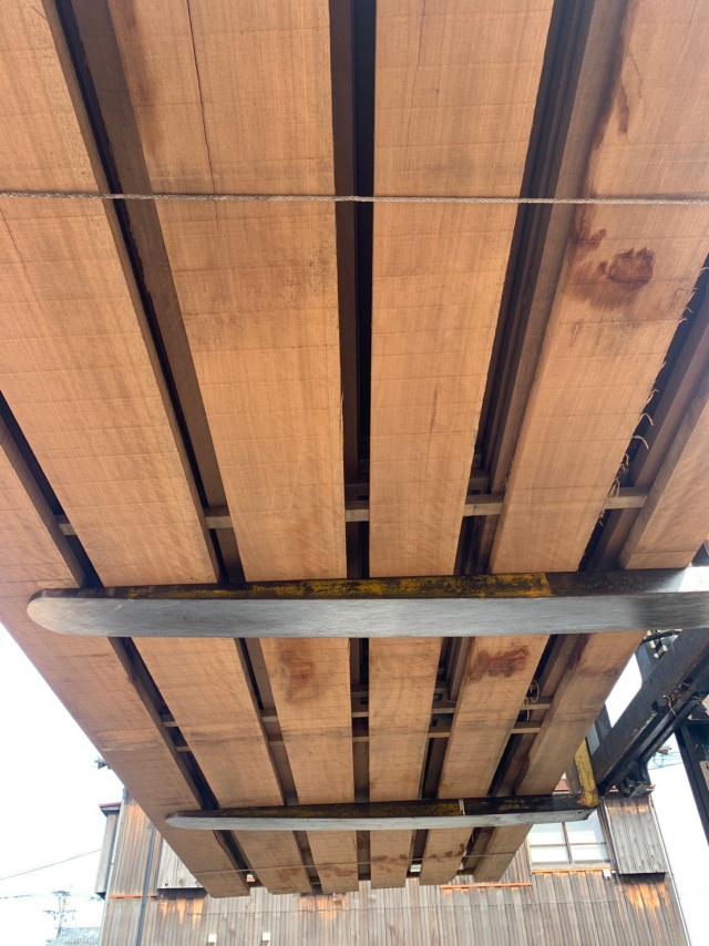 ニヤトー　無垢材