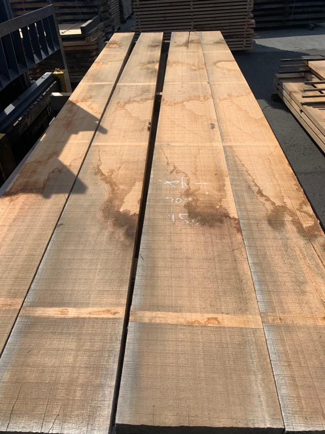 ニヤトー　無垢材