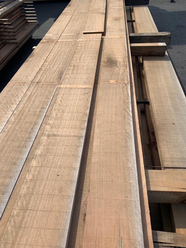 ニヤトー　無垢材