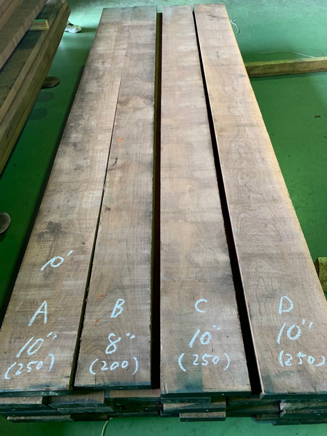 ウォールナット　無垢材