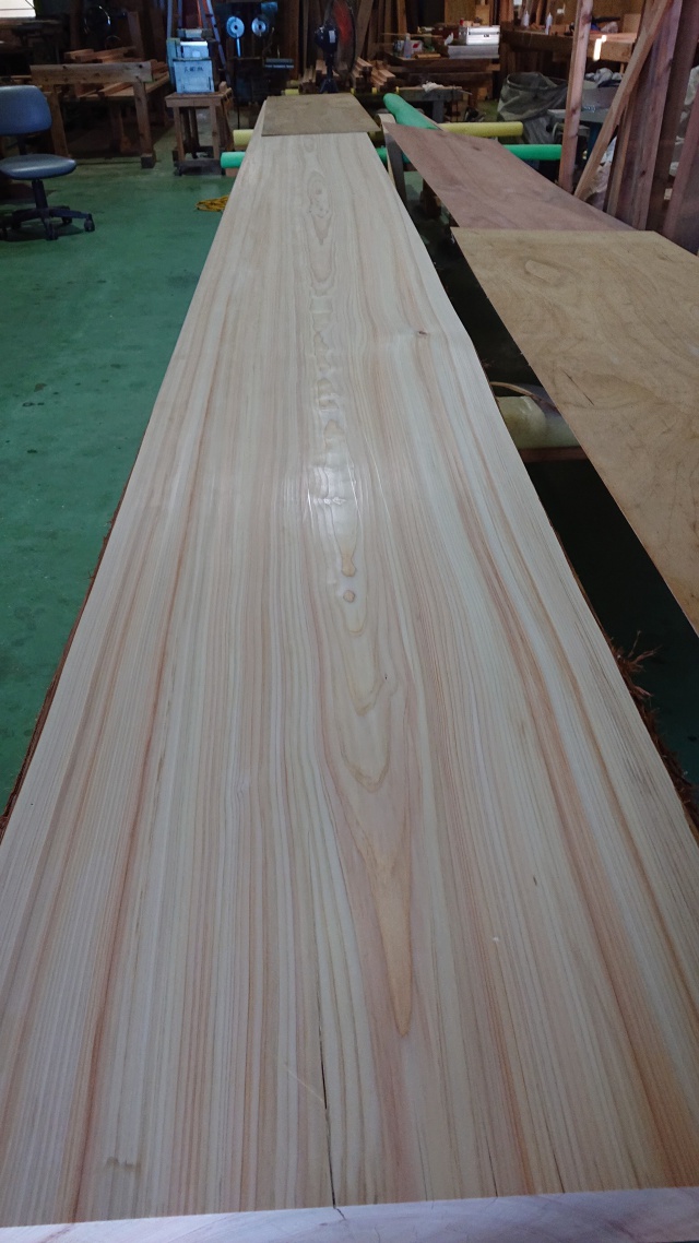 檜（ヒノキ）　一枚板