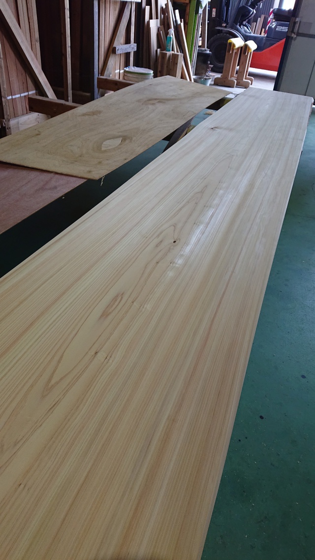 檜（ヒノキ）　一枚板