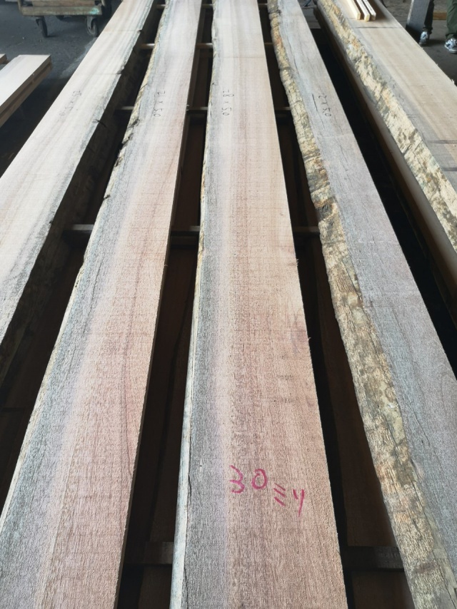 レッドメランティ　無垢材