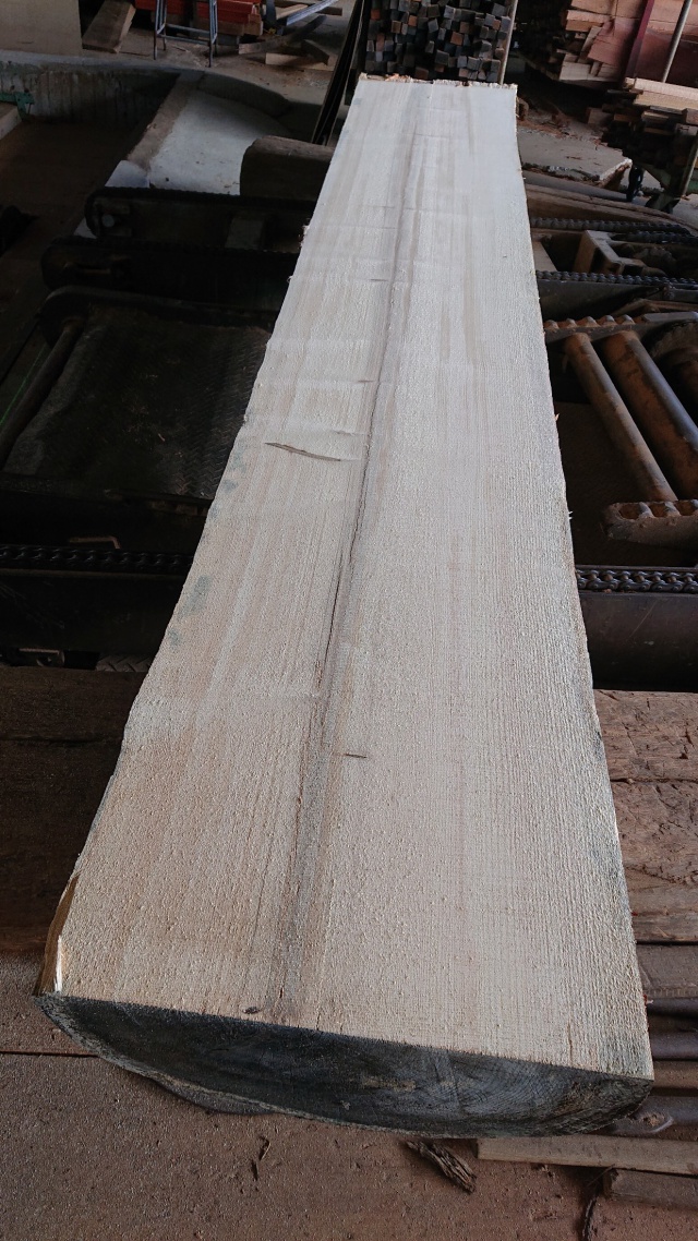 紅松（ベニマツ）　無垢材