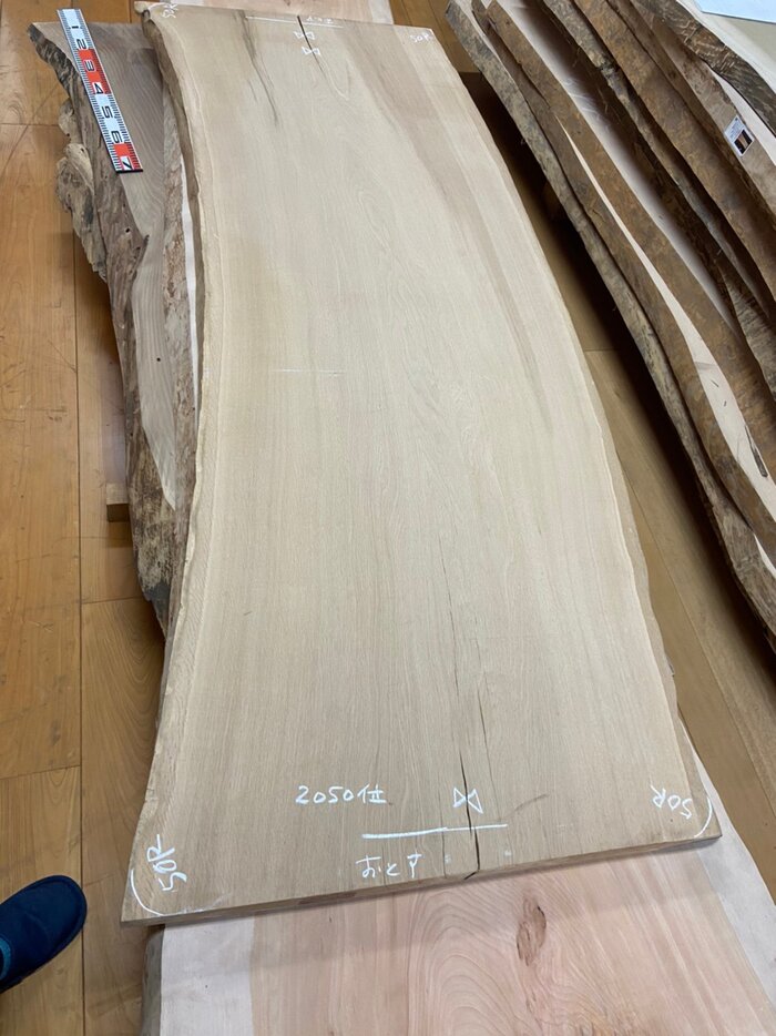 楢（ナラ）　一枚板