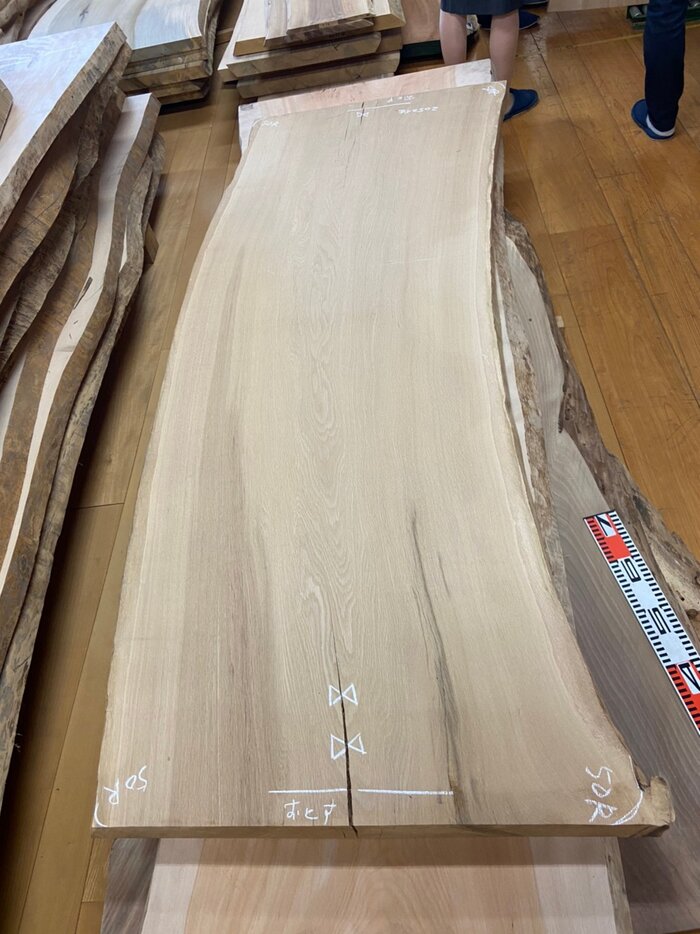 楢（ナラ）　一枚板