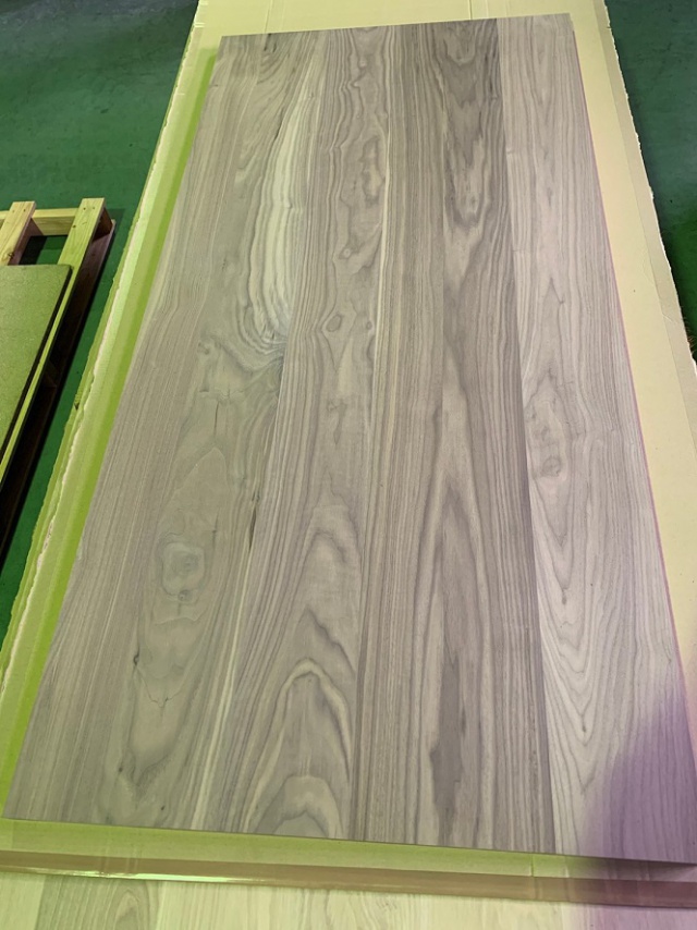 ウォールナット　無垢材