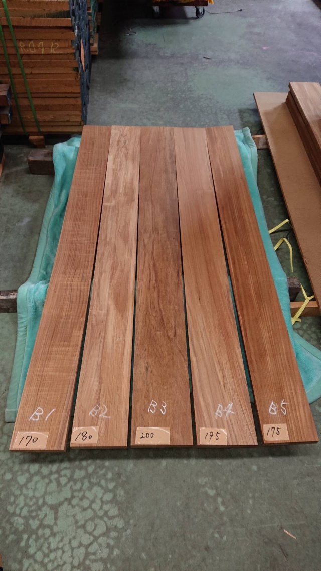 チーク　無垢材