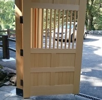 米檜葉（ベイヒバ）　神社の門扉材