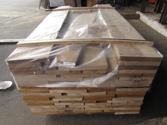 楢（ナラ）　無垢材