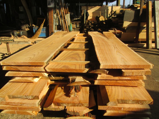 栴檀（センダン）　無垢材