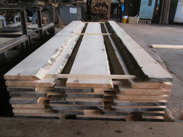 スプルース　無垢材