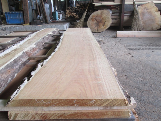 欅（ケヤキ）　無垢材